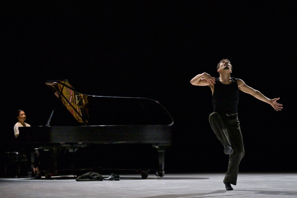 Perri Lo performance photo 1